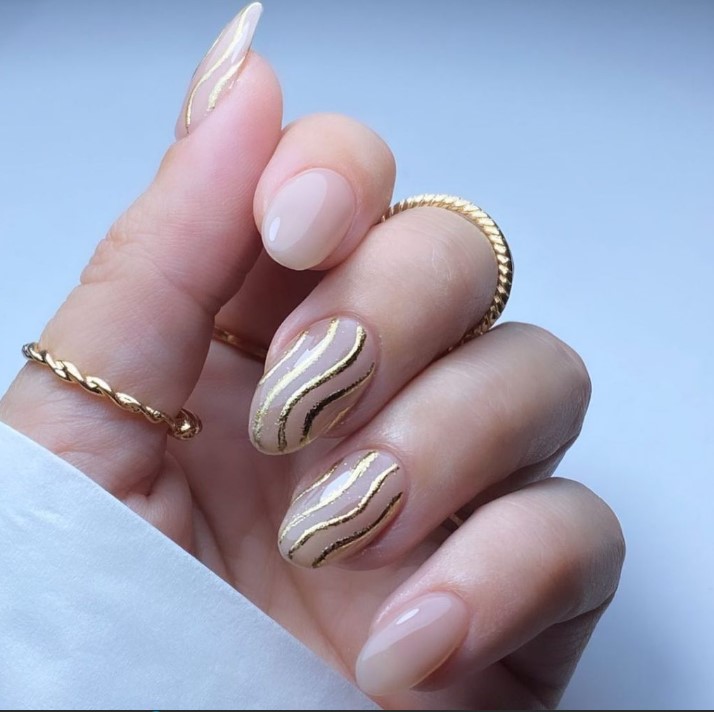 Short Fall Acrylic Nails: Stunning Ideas for the Season